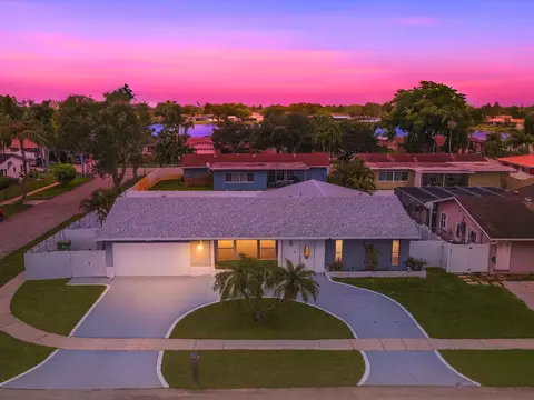 621 NW 97th Ter, Pembroke Pines, FL 33024