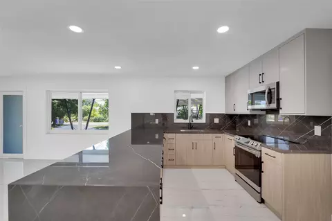 121 SE 8th St, Pompano Beach, FL 33060 photo 4