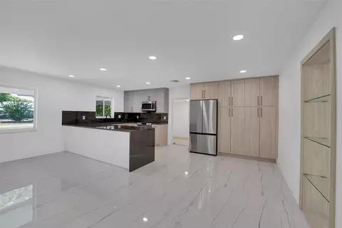 121 SE 8th St, Pompano Beach, FL 33060 photo 3
