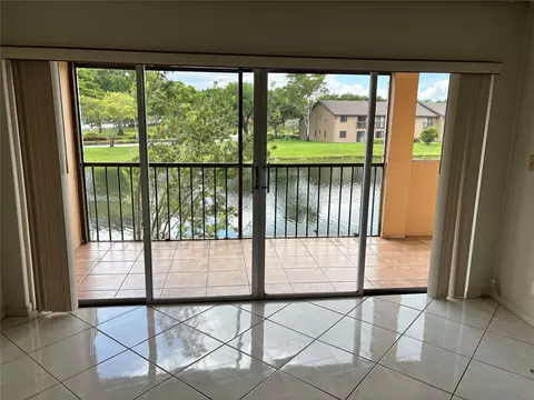 3905 N Nob Hill Rd #205, Sunrise, FL 33351