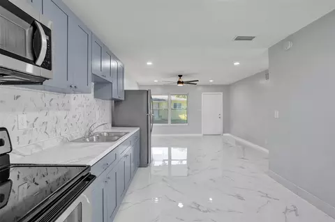 260 NE 41st St, Oakland Park, FL 33334