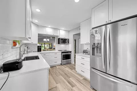 37 Lakeside Cir #194, Sunrise, FL 33326