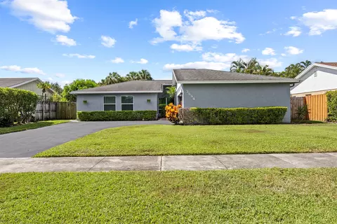 3884 NW 1st Pl, Deerfield Beach, FL 33442