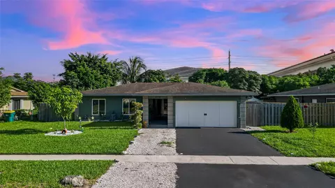6951 NW 83rd St, Tamarac, FL 33321