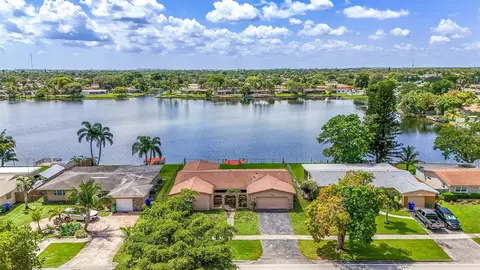 8720 Pasadena Blvd, Pembroke Pines, FL 33024
