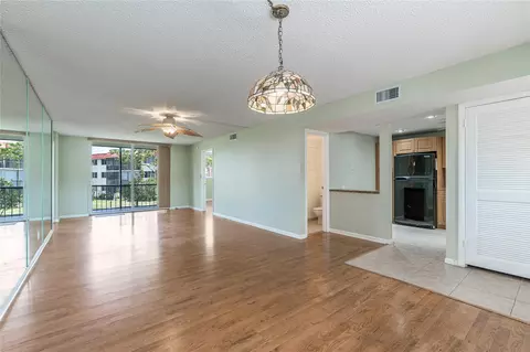 9720 S Hollybrook Lake Dr #205, Pembroke Pines, FL 33025