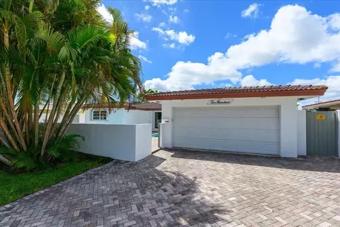 200 SE 11th St, Pompano Beach, FL 33060