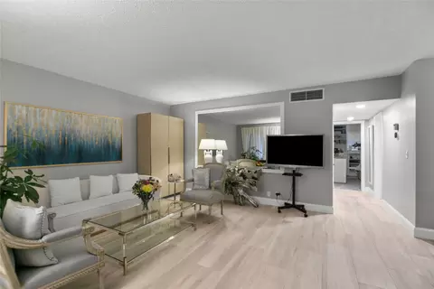 2141 NE 68th St #107, Fort Lauderdale, FL 33308