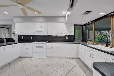 4761 SW 72nd Ave, Davie, FL 33314