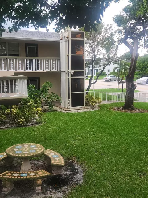 237 Farnham J #237, Deerfield Beach, FL 33442