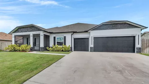 415 SW Naftal Pl, Port Saint Lucie, FL 34953