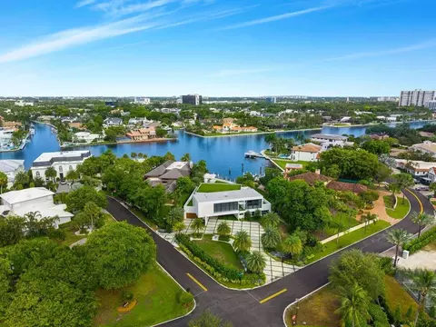 19 Gatehouse Rd, Sea Ranch Lakes, FL 33308
