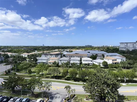 4330 Hillcrest Dr #904, Hollywood, FL 33021