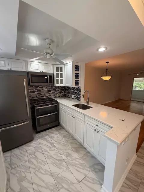 2141 NE 1st Ct #102, Boynton Beach, FL 33435