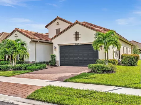 8928 Bastille Cir, Parkland, FL 33076