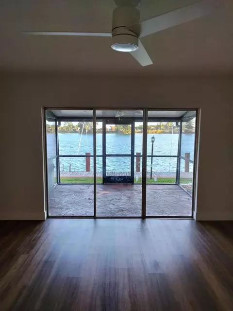 1100 Crystal Lake Dr #115, Pompano Beach, FL 33064