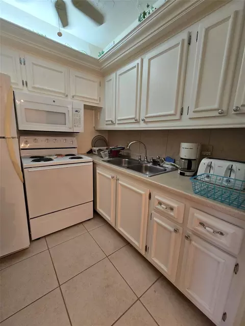 2 Grantham D #2, Deerfield Beach, FL 33442 photo 6