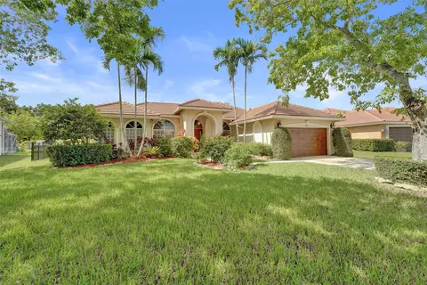 4869 Kensington Cir, Coral Springs, FL 33076