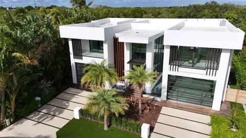 681 Golden Harbour Dr, Boca Raton, FL 33432
