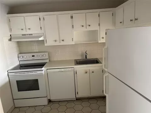 1005 Country Club Dr #205, Margate, FL 33063
