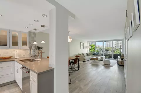 800 SE 4th St #302, Fort Lauderdale, FL 33301