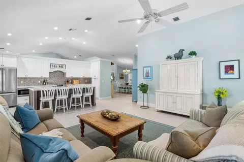 2855 Hampton Cir E, Delray Beach, FL 33445 photo 4