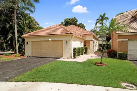 2687 Oak Park Cir, Davie, FL 33328
