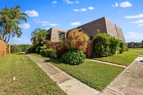 581 Springdale Cir #58-A, Palm Springs, FL 33461