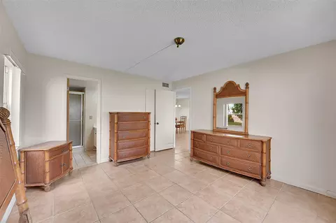 9261 Sunrise Lakes Blvd #112, Sunrise, FL 33322