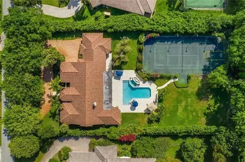 8208 Twin Lake Dr, Boca Raton, FL 33496