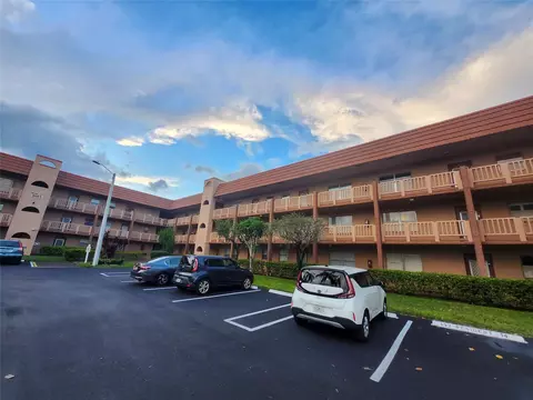 9661 Sunrise Lakes Blvd #302, Sunrise, FL 33322
