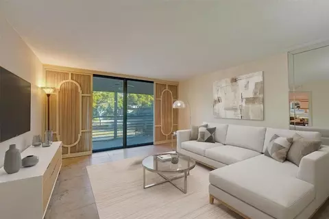 900 Colony Point Cir #221, Pembroke Pines, FL 33026