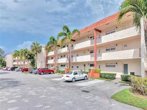 9800 N Hollybrook Lake Dr #202, Pembroke Pines, FL 33025