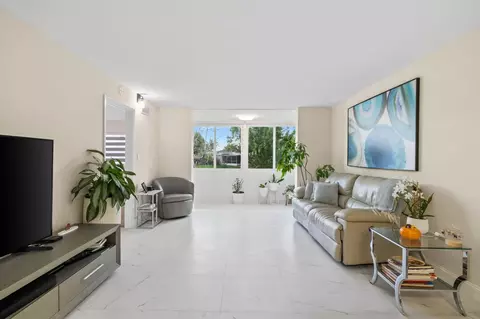 9660 Sunrise Lakes Blvd #103, Sunrise, FL 33322