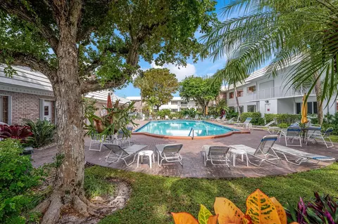 350 S Cypress Rd #521, Pompano Beach, FL 33060