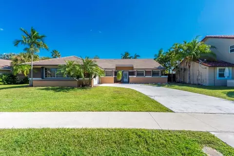 5720 W Waterford Drive Dr, Davie, FL 33331
