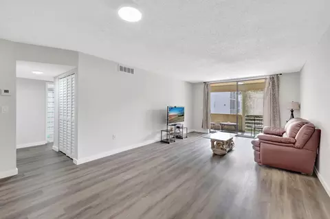 2800 Somerset Dr #218J, Lauderdale Lakes, FL 33311