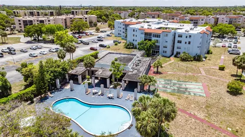 2800 Somerset Dr #218J, Lauderdale Lakes, FL 33311