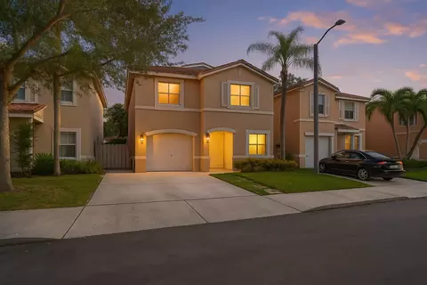 4165 Tree Tops Rd, Hollywood, FL 33026