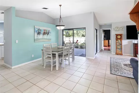 Dining - 231 SE 9th St, Dania Beach, FL 33004 photo 1 of 2