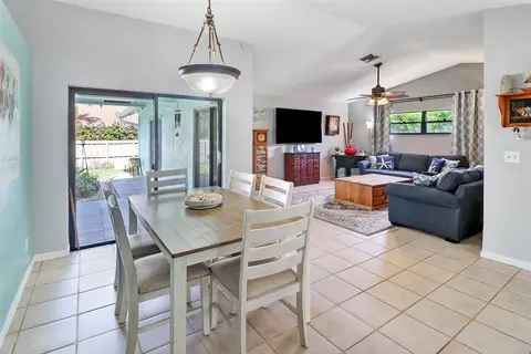 Dining - 231 SE 9th St, Dania Beach, FL 33004 photo 2 of 2