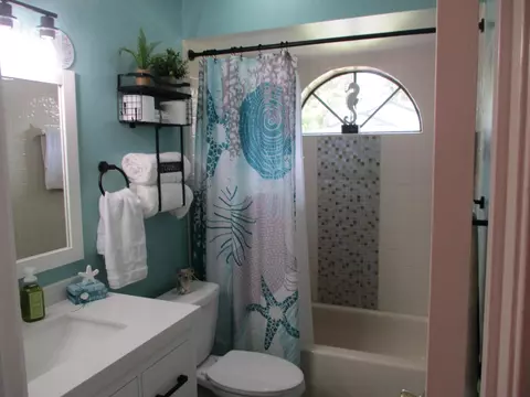 Bath - 231 SE 9th St, Dania Beach, FL 33004 photo 5 of 5