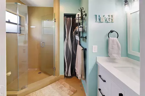 Bath - 231 SE 9th St, Dania Beach, FL 33004 photo 1 of 5