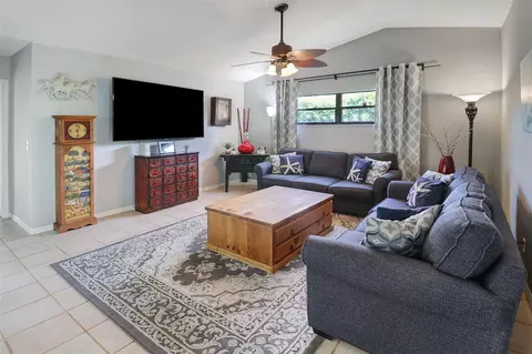 Living - 231 SE 9th St, Dania Beach, FL 33004 photo 1 of 2