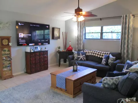 Living - 231 SE 9th St, Dania Beach, FL 33004 photo 2 of 2