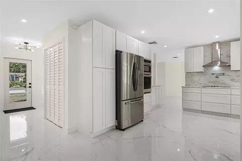 5900 SW 17th St, Plantation, FL 33317