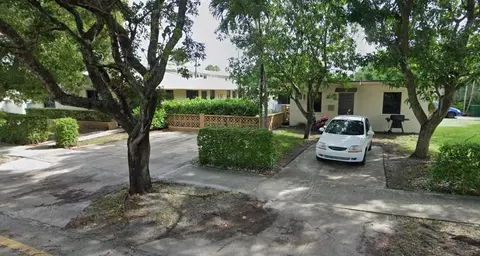 803 NE 8th St, Hallandale Beach, FL 33009