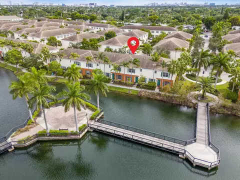 195 SW 7th St, Pompano Beach, FL 33060