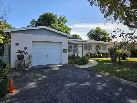 421 NW 76th Ter, Pembroke Pines, FL 33024