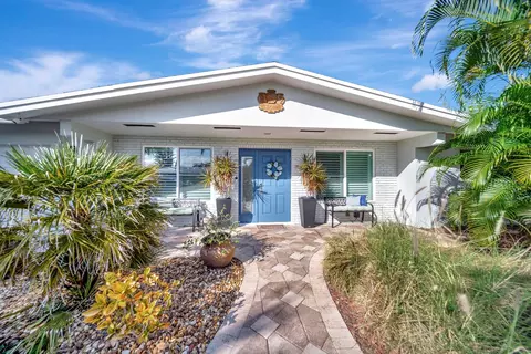 2611 NE 53rd St, Lighthouse Point, FL 33064